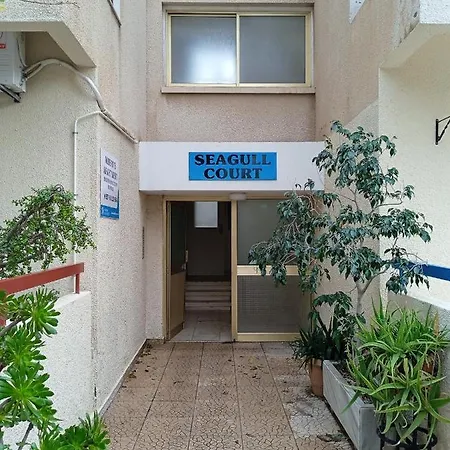 Lovely 2 Bed In City Centre 拉纳卡