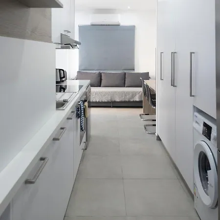 Lovely 2 Bed In City Centre Apartment