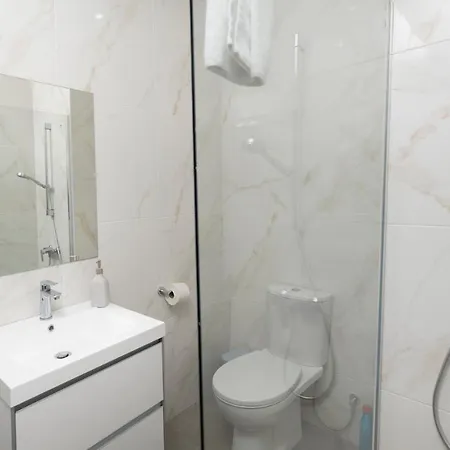 شقة Lovely 2 Bed In City Centre لارنكا
